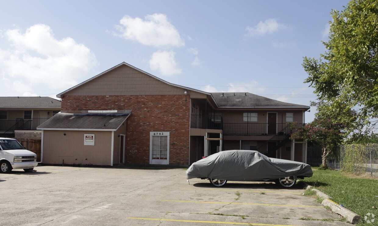 Primary Photo - Titian Avenue Apartments