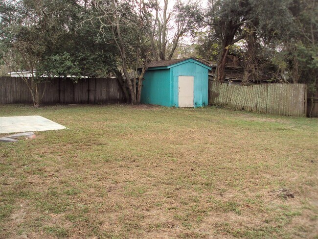 Building Photo - 11938 Inland Dr