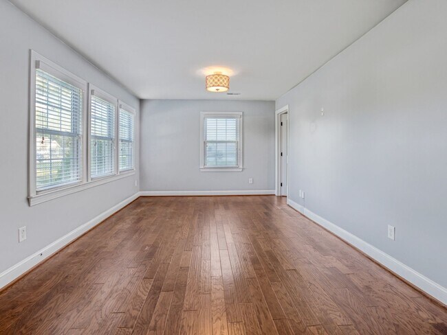 Foto del edificio - Open concept living in the heart of Charlo...