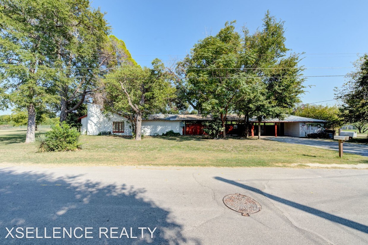 Primary Photo - 3 br, 2 bath House - 1706 E. PYRON