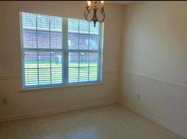 Building Photo - 303 Camden Ct