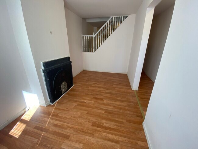 Building Photo - 2022 E Preston St