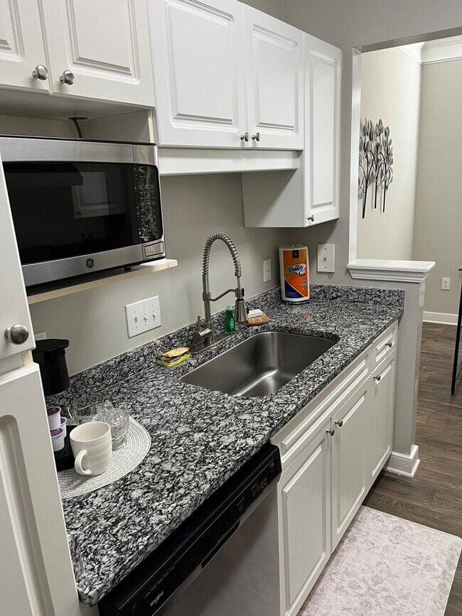 Foto del edificio - 1024 Cranbrook Dr