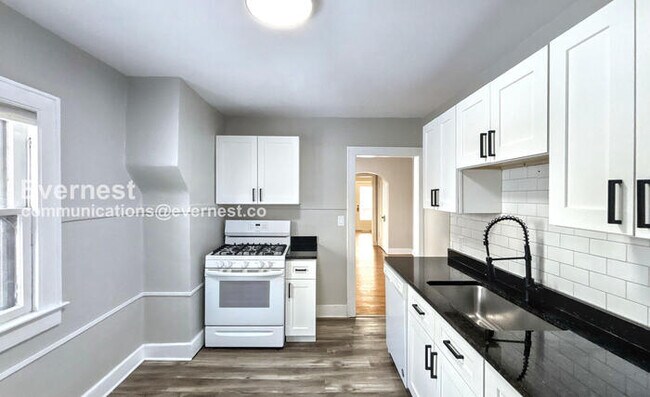 Building Photo - 466 E Oakland Ave