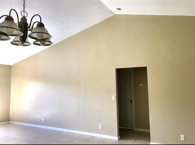 Foto del edificio - 4613 Myla Ln