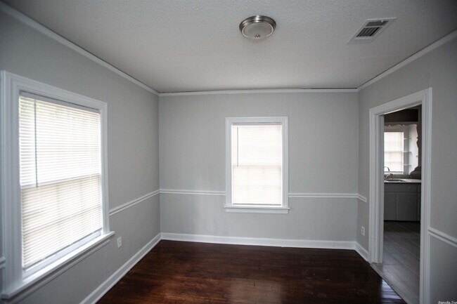 Building Photo - 2713 S Van Buren St