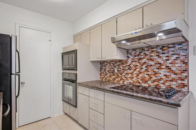 Foto del edificio - 11400 Park Central Pl