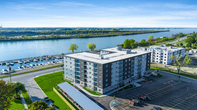 Building Photo - River's Edge I