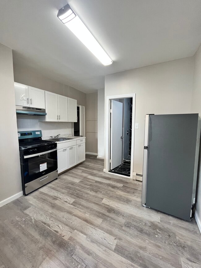 89-91 E 25th St 7 - 90 E 25th St