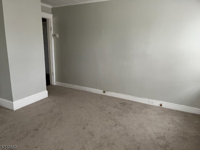 Building Photo - 1309 E Front St