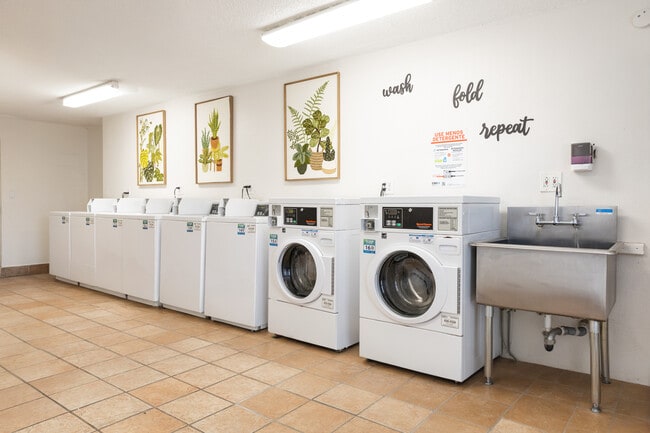 Building Photo - Centurion Pearl