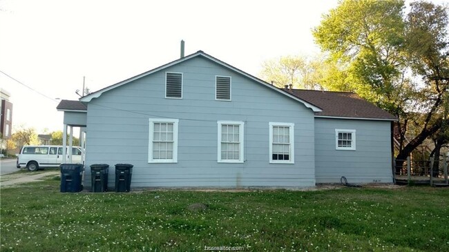 Building Photo - 600 Boyett St