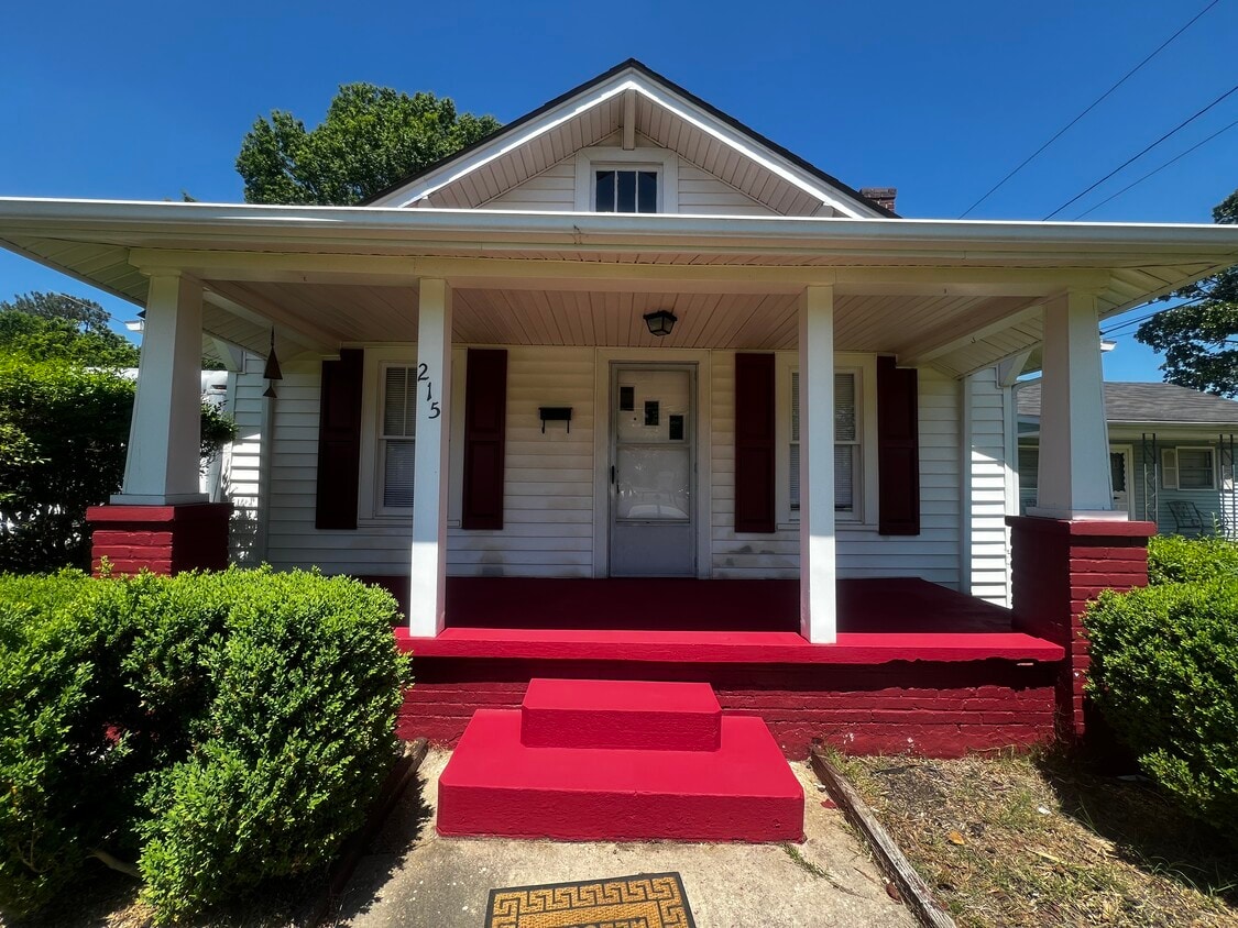 Primary Photo - 215 Foster St