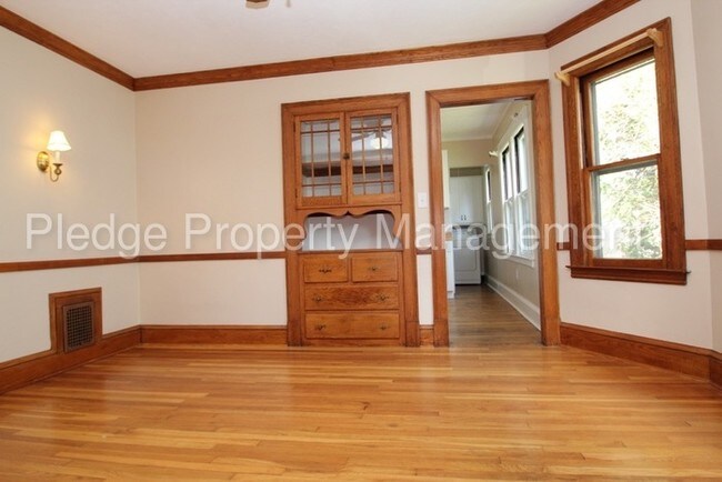 Building Photo - 65 Benton St