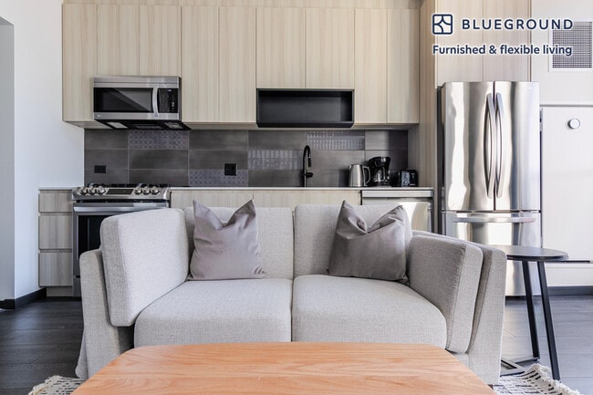 Building Photo - 1400 W Randolph St