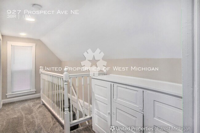 Building Photo - 927 Prospect Ave NE
