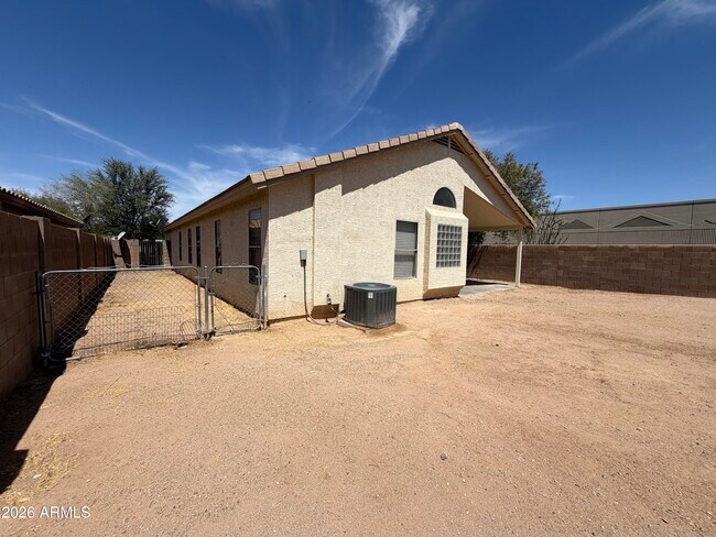 Foto del edificio - 1225 N 159th Dr