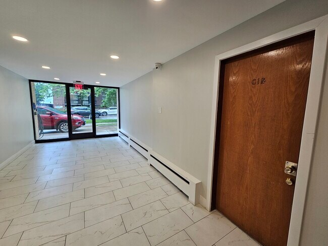 Foto del edificio - 5906 N Sheridan Rd