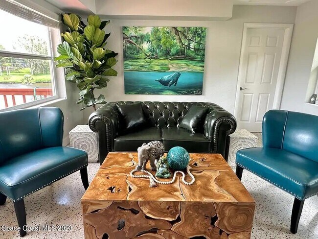 Foto del edificio - 589 Hillside Ct