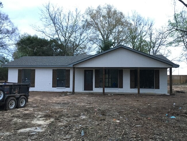 Building Photo - 118 Susan St