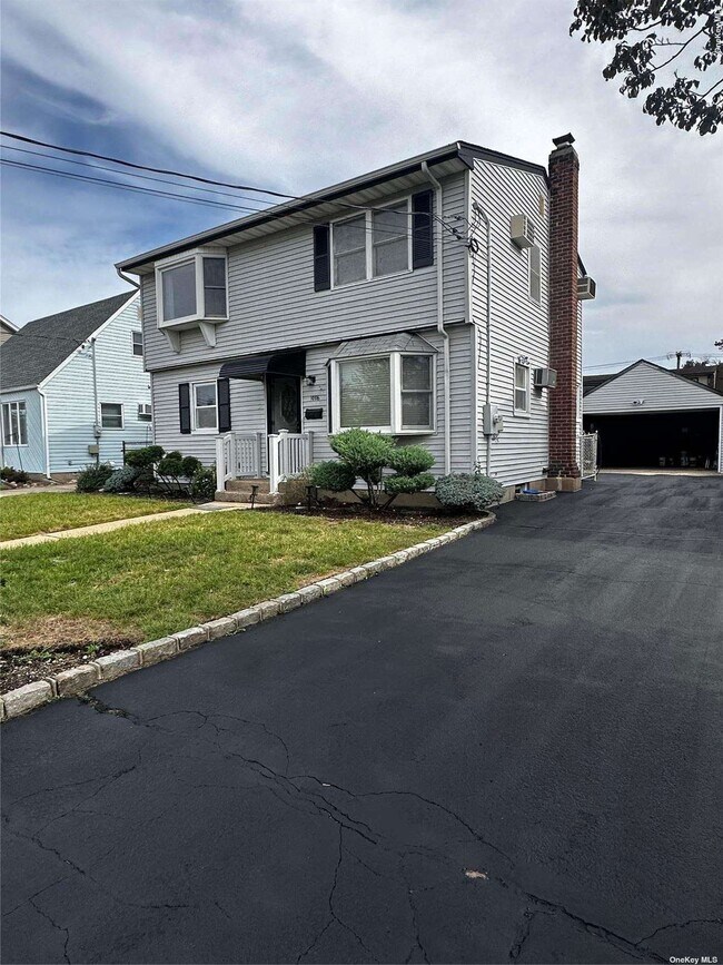 Building Photo - 1006 Mirabelle Ave