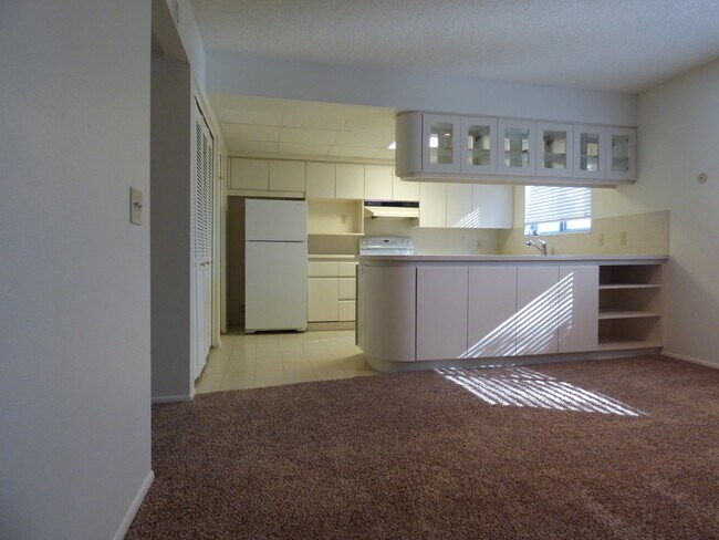 Building Photo - 360 Upham St