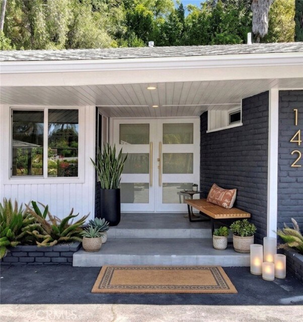 Foto del edificio - 4450 Hayvenhurst Ave