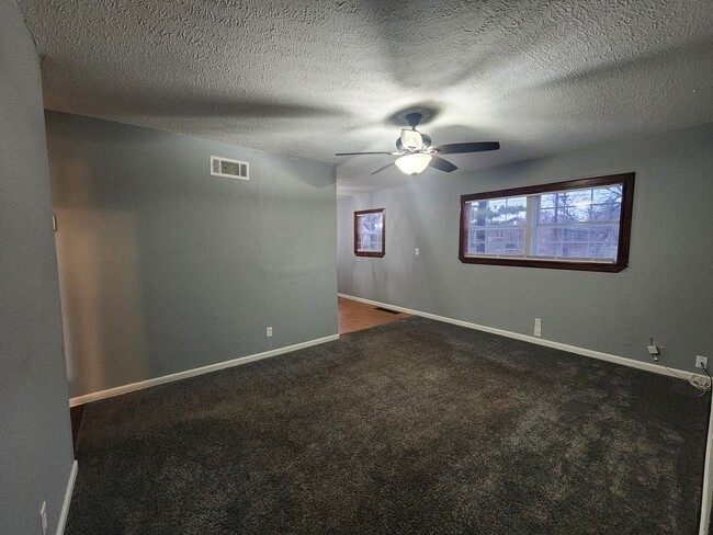 Foto del edificio - 3 Bedroom Home in Shawnee