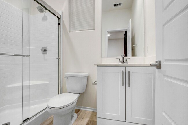 Foto del edificio - Tri-Level, Fully Loaded Home at The Resort in Rancho Cucamonga For Lease!