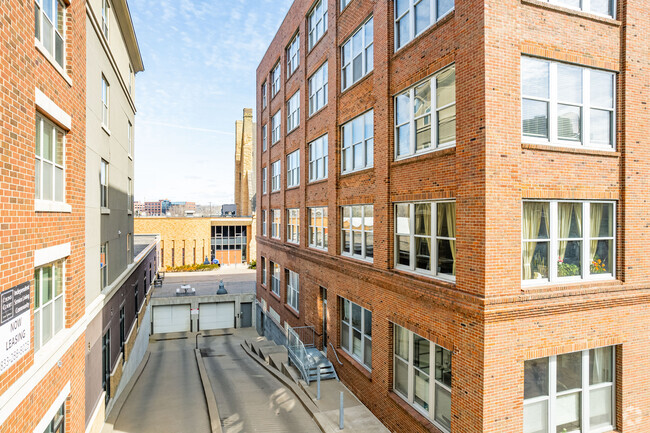 Estacionamiento - Ninth Street Lofts