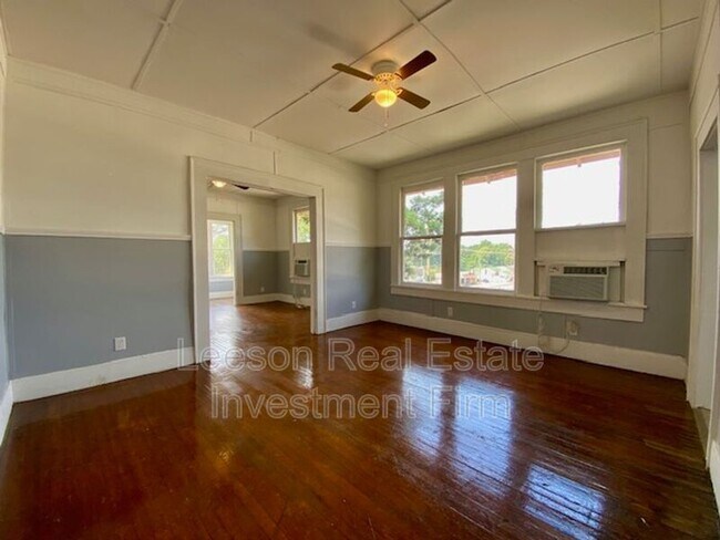 Building Photo - 314 1/2 KINGS HIGHWAY
