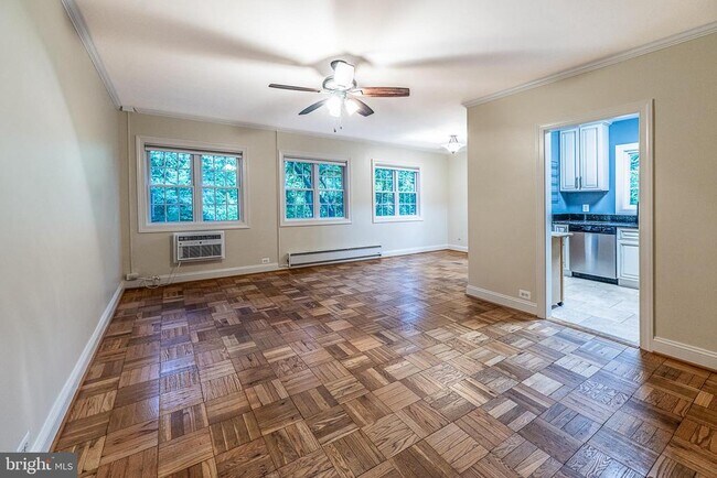Foto del edificio - 3726 Holmes Ln