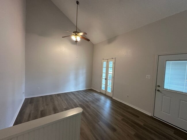 Foto del edificio - 100 Teal Ln