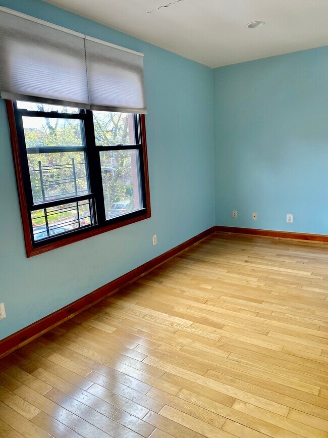 Foto del edificio - 312 E 7th St