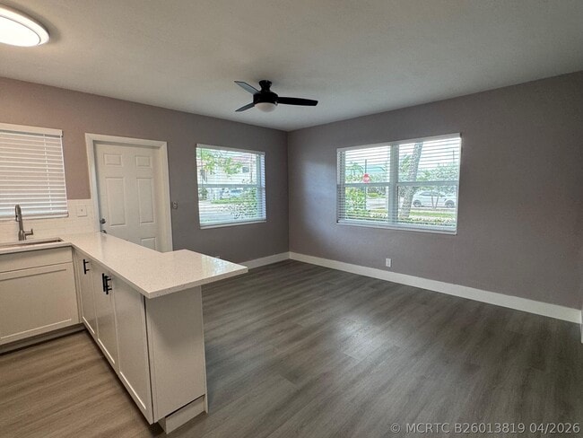 Building Photo - 4601 Poinciana St