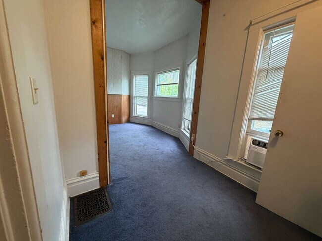Foto del edificio - 3 Bedroom Student Rental New UW-Eau Claire - Available Now!