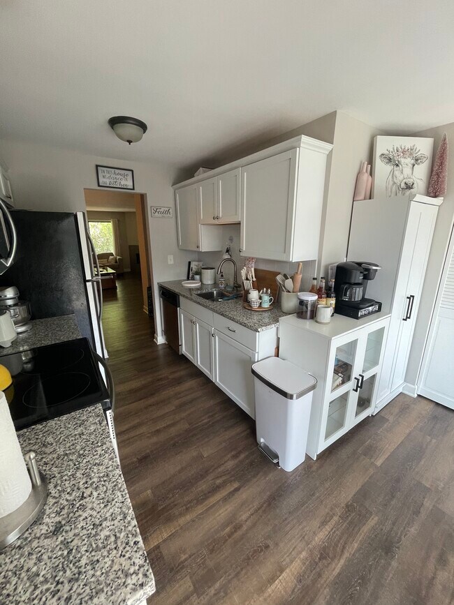 Kitchen - 1736 S Washington St
