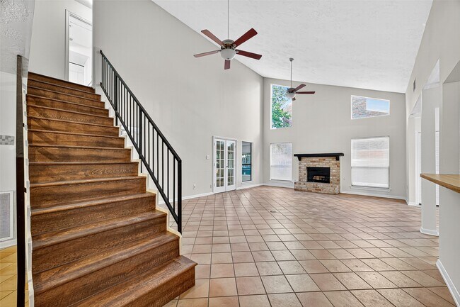 Foto del edificio - 812 Fleetwood Pl Dr