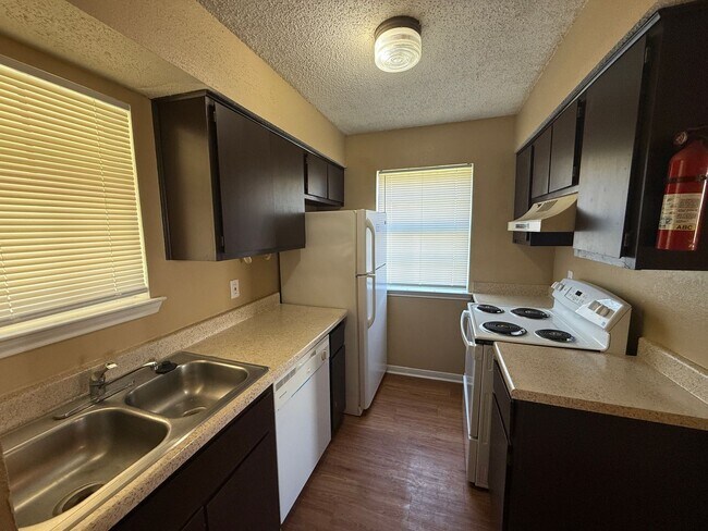 Building Photo - 4808 Rainbow Cir