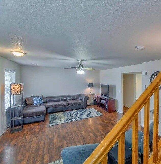 Foto del edificio - 925 E Person St