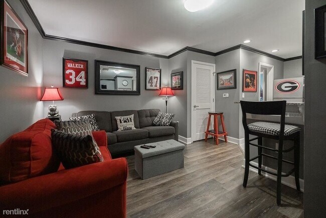 Foto del edificio - 1 br, 1 bath Condo - 250 W Broad St Apt 530