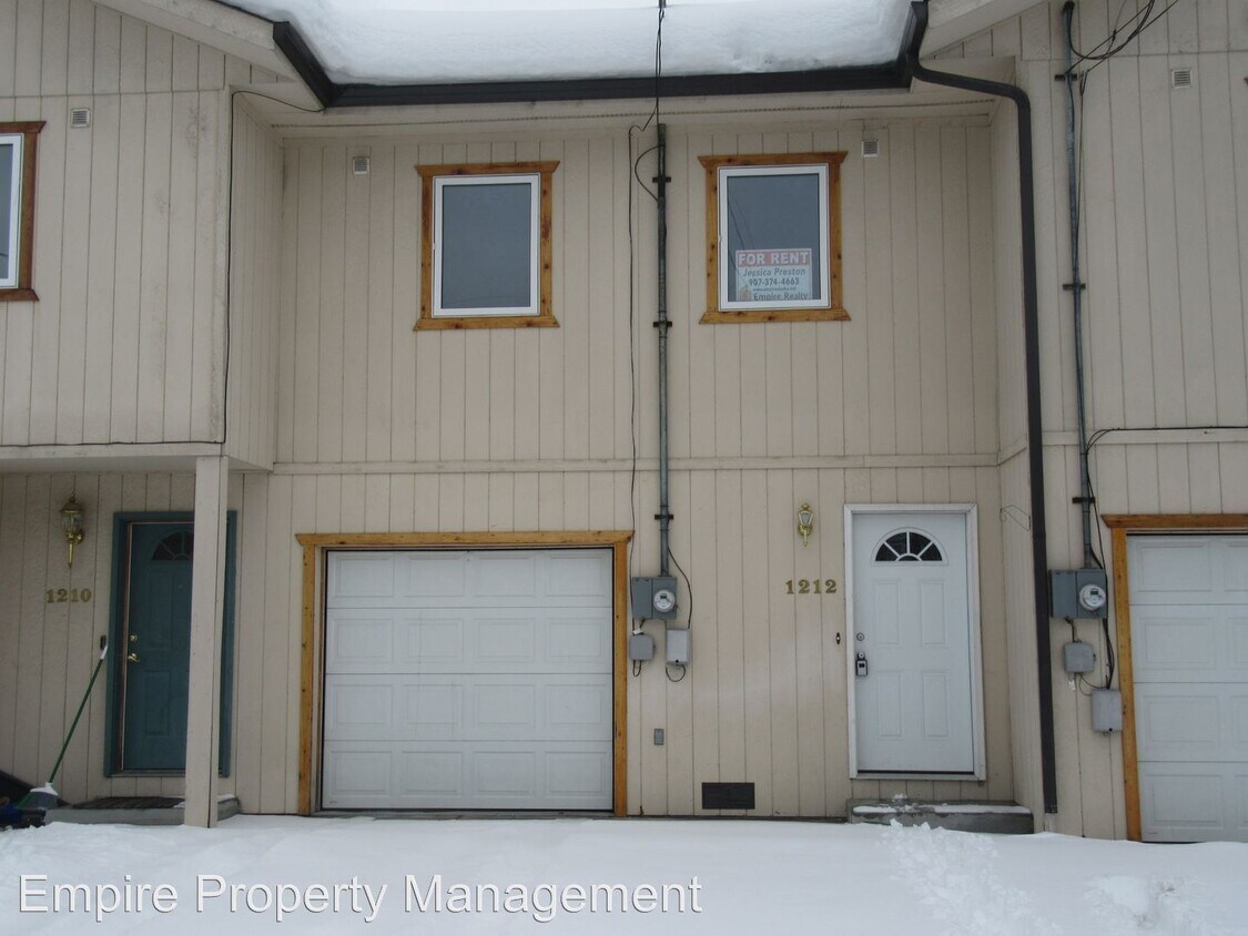 Primary Photo - 3 br, 2.5 bath Apartment - 1212 26th Ave