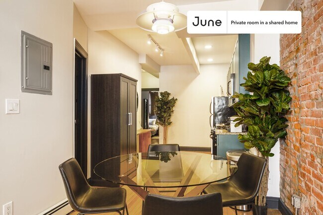 Foto del edificio - Room in Shared 3 bed/1 bath home