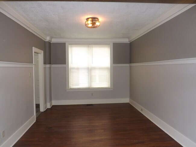 Dining room with plate rail! Plenty of light! - 325 N Murtland St