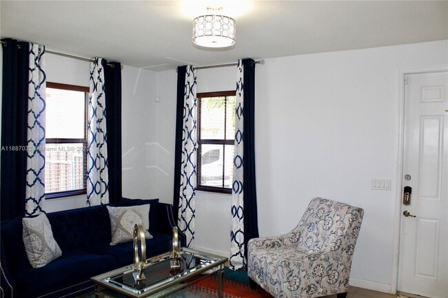 Foto del edificio - 3728 SE 5th Ct