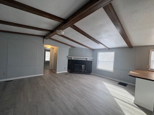 Foto del edificio - 3bed/2bath home ready now!! rent $1650/mo