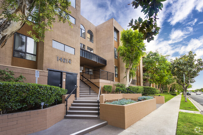 Building Photo - Burbank Gardens