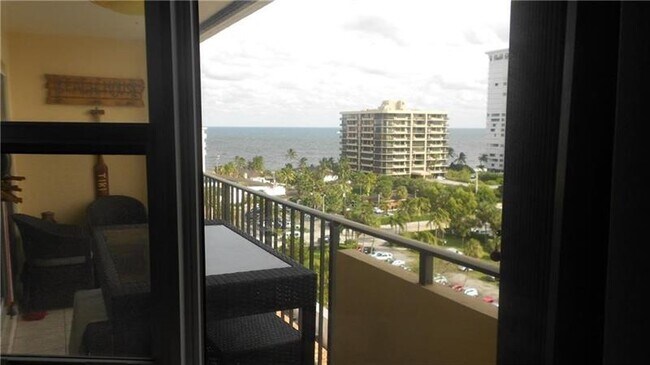 Foto del edificio - 1200 Hibiscus Ave