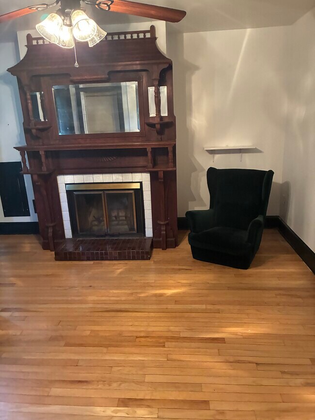 Foto del edificio - 1827 E Capitol St SE