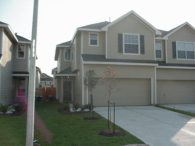 Primary Photo - Cozy townhome in quiet neighborhood
